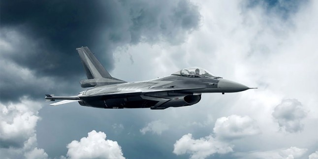 Büyük Şeytan Amerika, IŞİD’e Karşı Operasyonda Bulunan Suriye Uçağını Vurdu