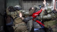 Şili’de protesto gösterisine polis saldırdı