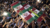 Şiraz kenti halkı, isimsiz 94 şehide veda etti