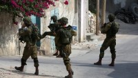 Siyonist İsrail askerleri 15 Filistinliyi gözaltına aldı