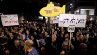Siyonistler Arasındaki Çatışmalar Kızıştı. Binlerce Siyonist “Netanyahu Tutuklansın” Dövizleri İle Sokağa İndi