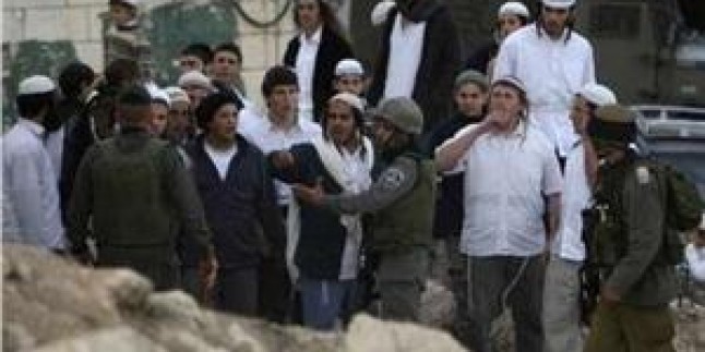 Siyonistler, Nablus’ta Filistinli üç gence saldırdı