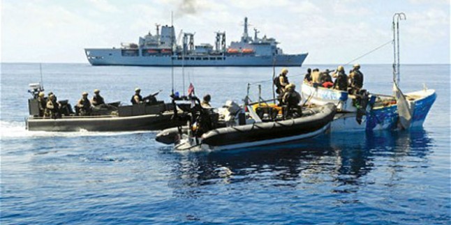 Somali açıklarında Hint gemisi kaçırıldı