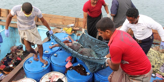 Suudi Rejimi Yemen Sahillerinde Somalilere Ait Tekneyi Bombaladı: 34 Ölü
