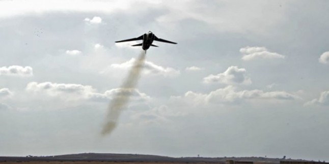 Suriye savaş uçakları, Dera’da bir yabancı casus merkezini bombaladı