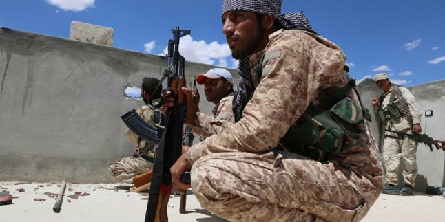 Tedmor’da Suriye askerleri ile IŞİD teröristleri arasında şiddetli çatışmalar sürüyor