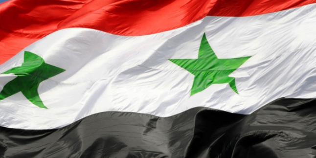 Suriye ordusu Doğu Guta’nın Ein Tarma kenti merkezinde 7 yıl sonra Suriye bayrağını dalgalandırdı
