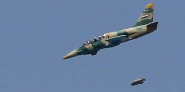 Suriye Savaş Uçakları Nusra Teröristlerinin Hama Ve İdlib’teki Mevzilerini Vurdu: 30 Terörist Öldürüldü