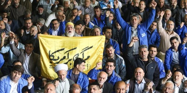 Tahran Cuma Namazında “Kahrolsun Amerika” Sloganları Yankılandı