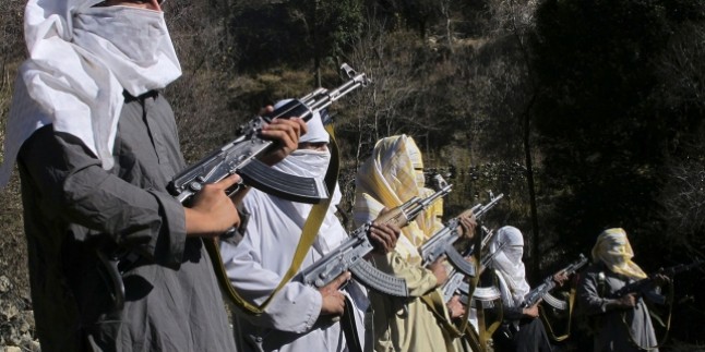 Taliban Teröristleri Afganistan’da bir ilçeyi ele geçirdi