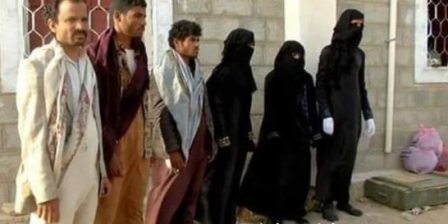 Yemenli Mücahidler, Sana’da Katliam Yapmak İsteyen Bir Grup Teröristi Kadın Kılığında Yakaladı