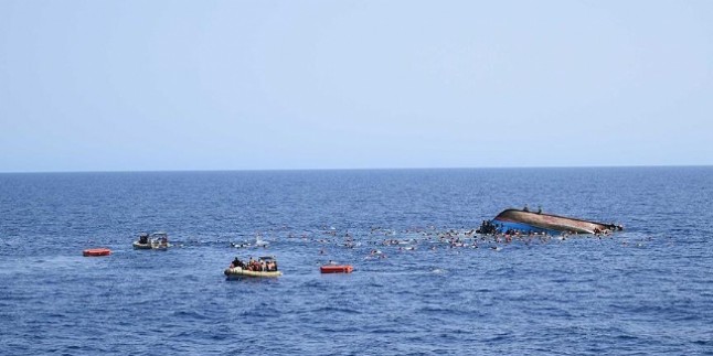 Akdeniz’de iki sığınmacı botu battı: 11 ölü