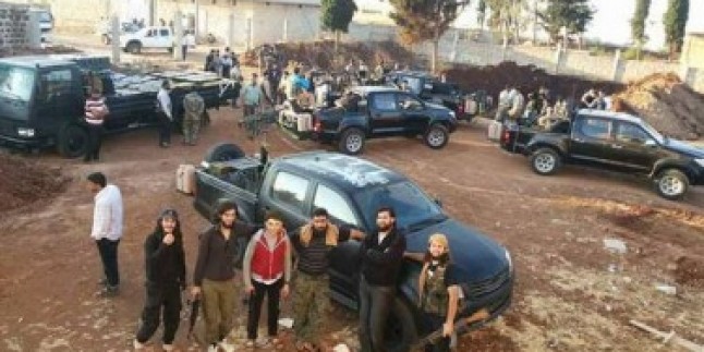 Türkiye’de eğitilip-donatılan 75 terörist 12 araçlık konvoy ile Suriye’ye geçti