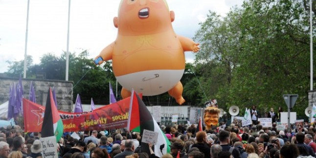 Trump, İrlanda’da Protesto Edildi.