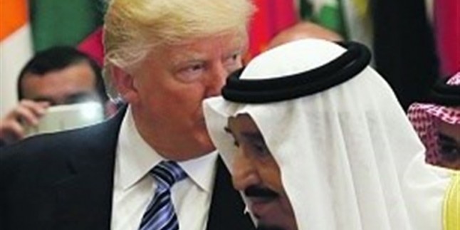 Trump, Suudi Arabistan’da kılıç dansı yaptı