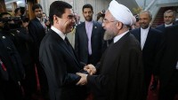 İran cumhurbaşkanı Ruhani, Tahran’a giden Türkmenistan Cumhurbaşkanı’nı karşıladı