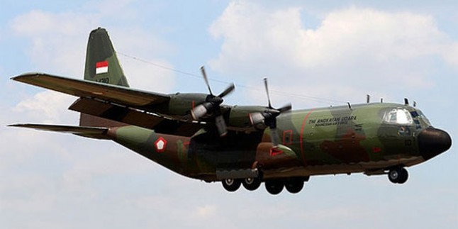 Endonezya’da askeri uçak düştü: 13 ölü