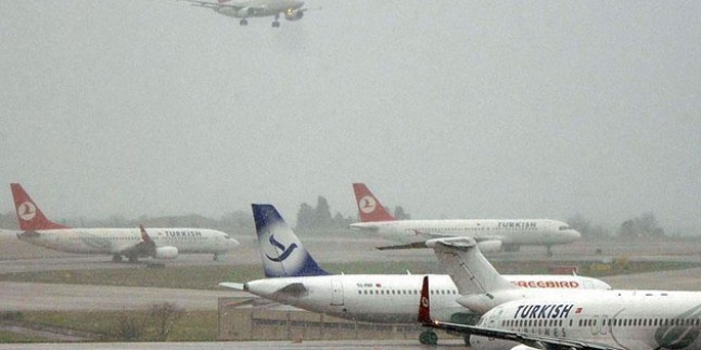 İstanbul’da 155 uçak seferi iptal edildi