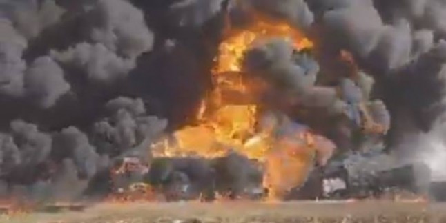 Suriye Ordusu, İdlib’te teröristlerin yakıt tankeri konvoyunu imha etti