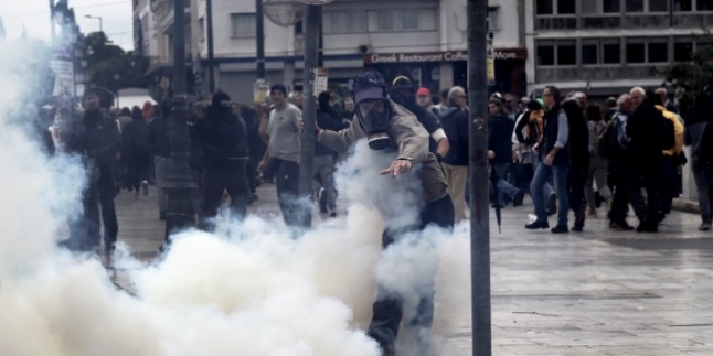 Yunanistan’da genel grev hayatı felç etti