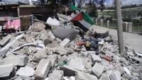 Siyonist İsrail Filistinlilerin binalarını yıktı