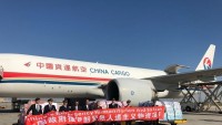 Çin halkının İran selzedelerine yardımları teslim edildi