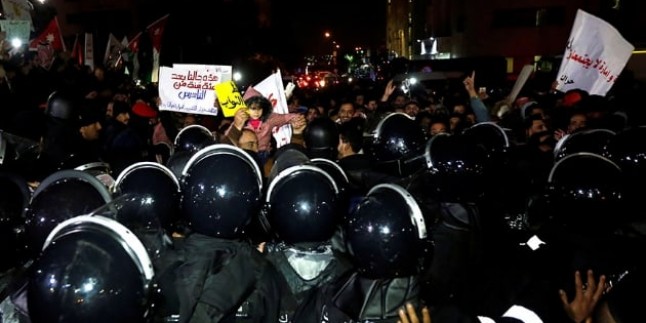 Ürdün’de binlerce kişi siyonist hükümetin istifasını istedi