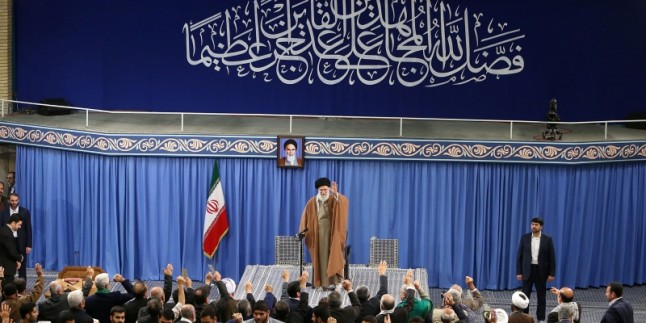 İmam Seyyid Ali Hamanei: Düşmanlar şimdiye kadar İslam Cumhuriyeti karşısında hiçbir halt etmemişler ve bundan böylede bir halt edemeyecekler