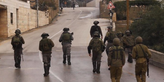 Siyonist İsrail Güçleri Nebi Salih ve Abud Köylerinin Girişlerini Kapattı