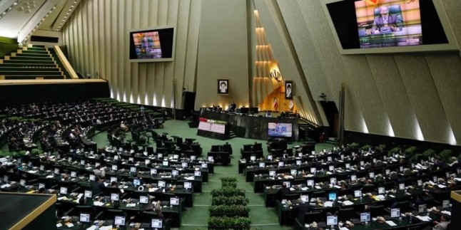 İran Meclis Başkanı: Bölgedeki krizlere karşı dengeli bir tutum sergilenmeli